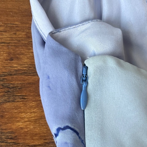 Boskemper Elegant Asymmetrical Blue and White Dress, size XS - Picture 12 of 13